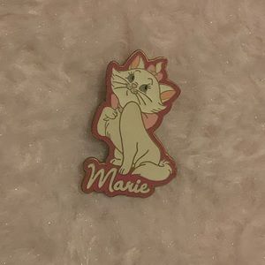 Marie pin